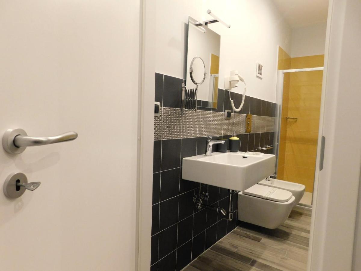 Scaramantico Rooms Napoli Bagian luar foto